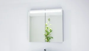 Eleganter sonni Spiegelschrank im Badezimmer mit moderner LED-Beleuchtung